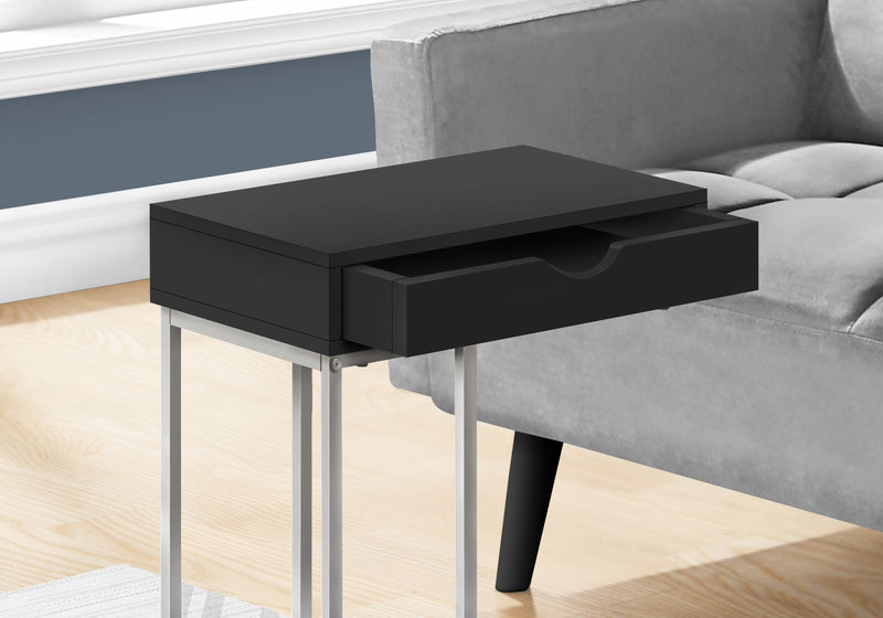 Table d'appoint argentée et noire