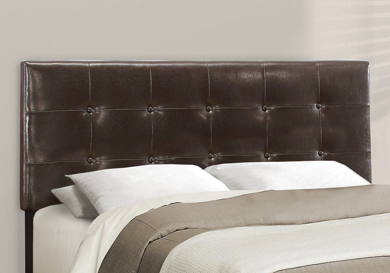 Grand lit d’apparence cuir brun foncé