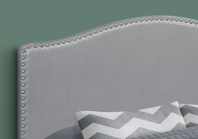 Tête de lit d’apparence cuir gris pour grand lit