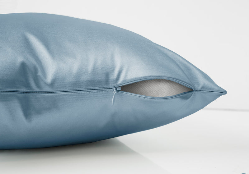 Coussin 1 pièce bleu pâle satiné