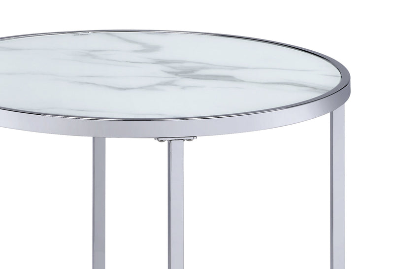 Tables à café gigognes rondes somptueuses Josie de 36 po avec dessus en verre - imitation de marbre gris avec pattes en métal