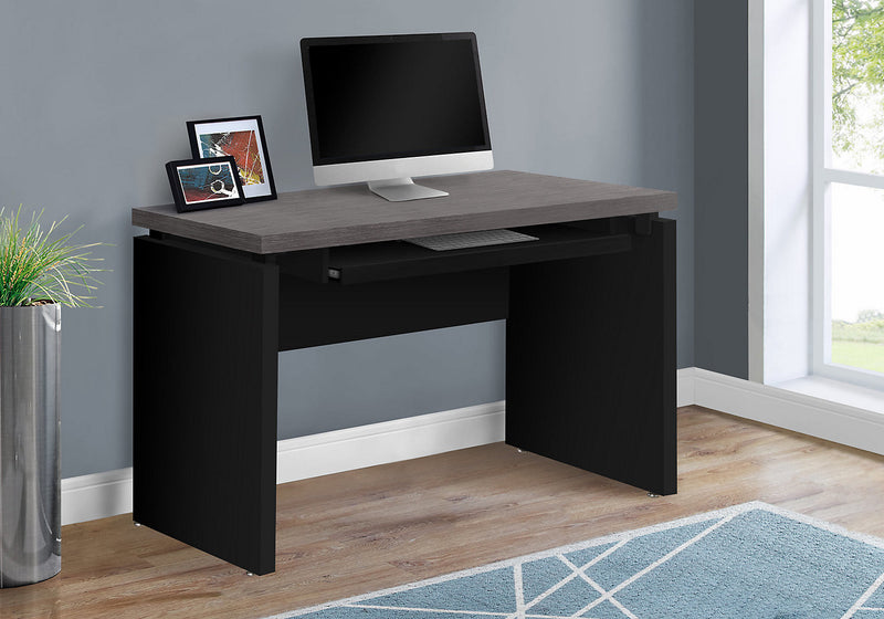 Bureau d’ordinateur Orion de 47,25 po avec plateau pour clavier - noir et gris