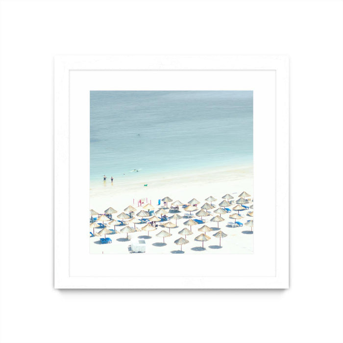 Œuvre d’art murale encadrée blanche et mate « Sesimbra I » 36 x 36