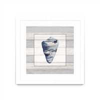 Œuvre d’art murale encadrée blanche et mate « Muted Blue Shell On Wood » 30 x 30