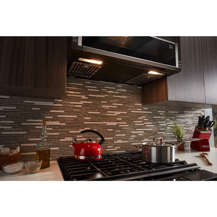 Four à micro-ondes à hotte intégrée mince KitchenAid de 1,1 pi³ avec cuisson à 950 W - acier inoxydable noir avec fini PrintShieldMC - YKMLS311HBS