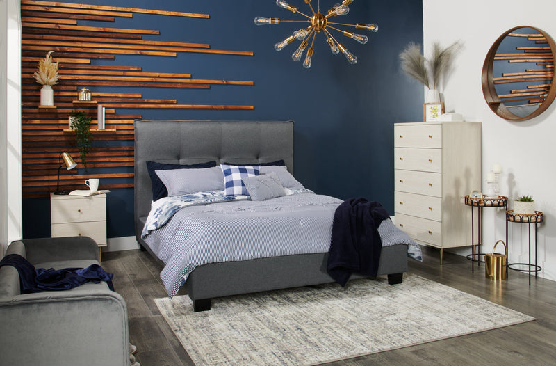 Lit plateforme rembourré Asha en tissu gris capitonné - format grand lit