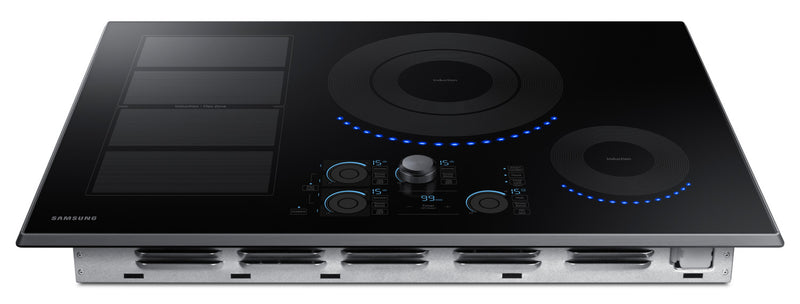 Surface de cuisson à induction intelligente Samsung de 30 po à 5 éléments avec zone polyvalente et technologie Virtual FlameMC - acier inoxydable noir - NZ30K7880UG/AA