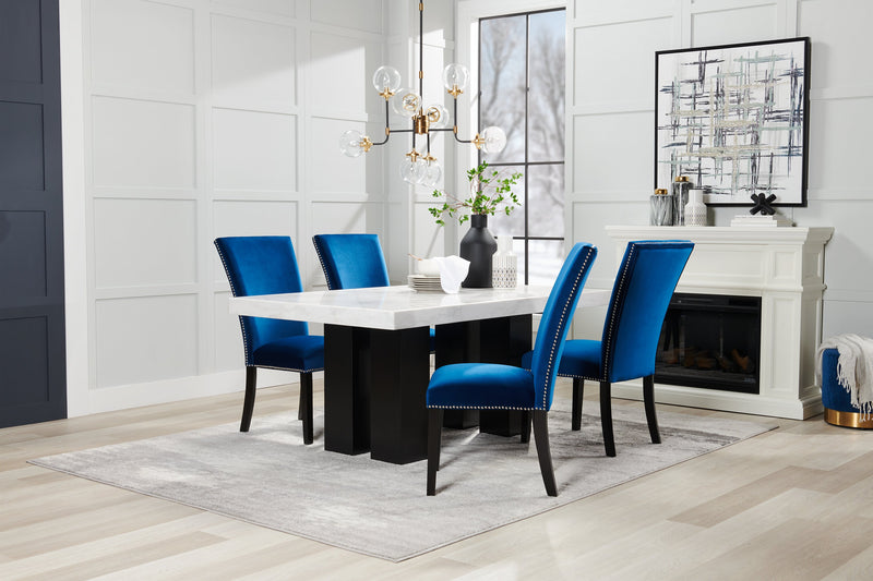 Ensemble de salle à manger Cami 5 pièces avec table de 70 po (L) avec dessus en marbre véritable et 4 chaises bleues 