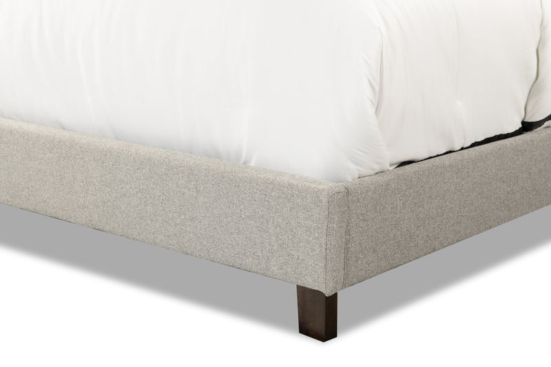 Lit plateforme rembourré Cove en tissu gris avec clous décoratifs - format grand lit