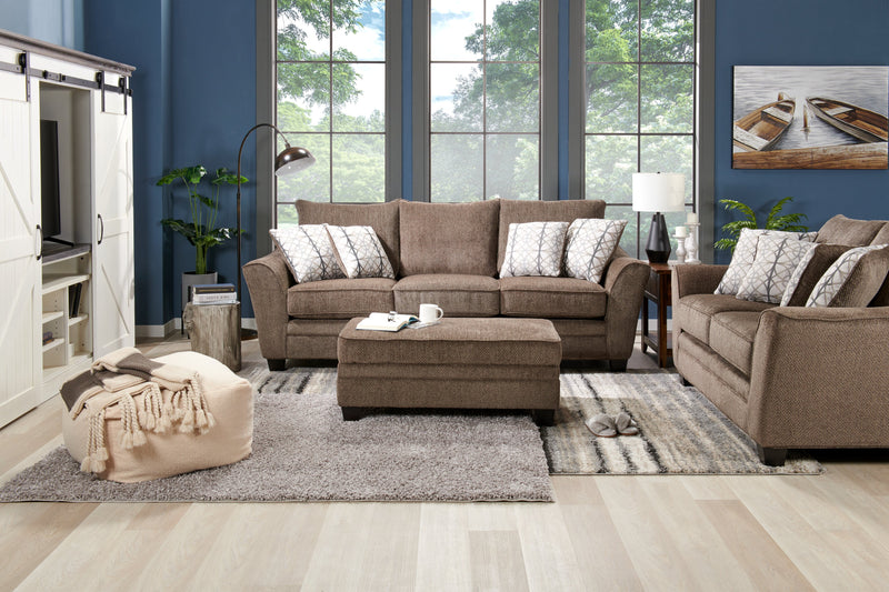 Causeuse Febe de 75 po fabriquée au Canada en tissu de chenille avec accoudoirs évasés et coussins décoratifs - brune