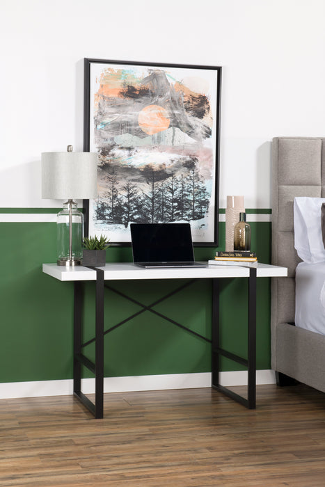 Lampe de table de 25,25 po nickel brossé et base transparente