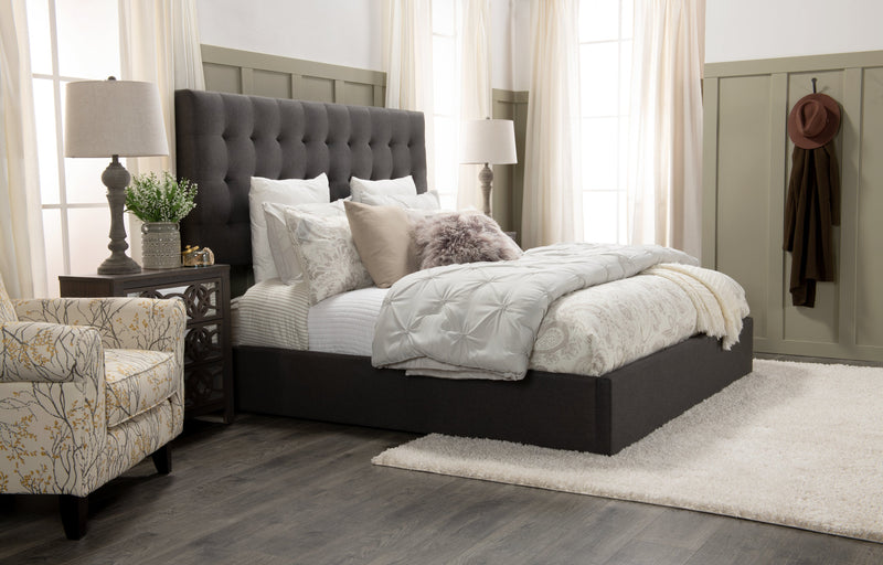 Lit plateforme rembourré Jace en tissu gris capitonné avec rangement - format très grand lit