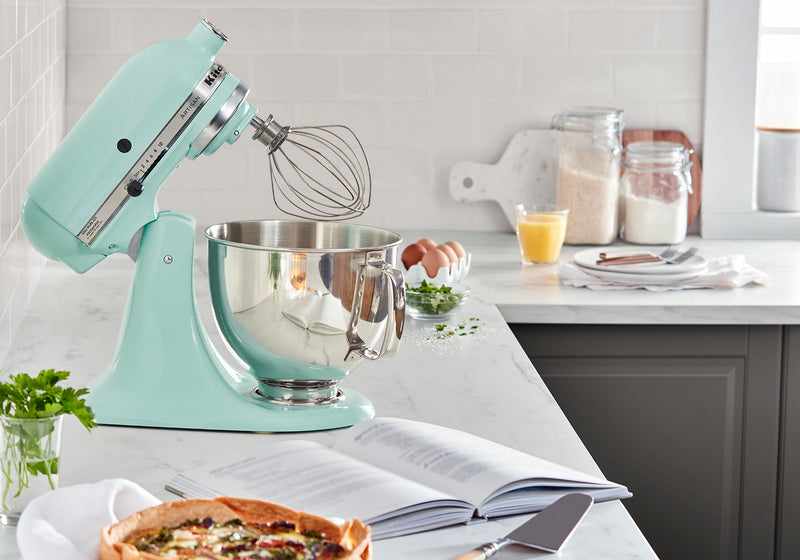 Batteur sur socle à tête inclinable KitchenAid de 5 pintes de la série Artisan - KSM150PSIC