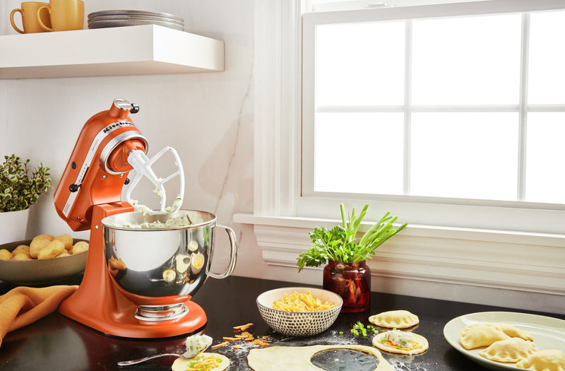 Batteur sur socle à tête inclinable KitchenAid de 5 pintes de la série Artisan - KSM150PSSC