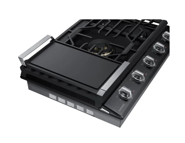 Surface de cuisson à gaz intelligente Samsung de 30 po à 5 brûleurs avec brûleur double puissant de 22 000 BTU, plaque chauffante et grille pour wok - acier inoxydable noir - NA30N7755TG/AA