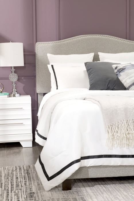Table de nuit Olivia de 23,5 po (L) x 25,2 po (H) à 2 tiroirs, fabriquée au Canada - blanche