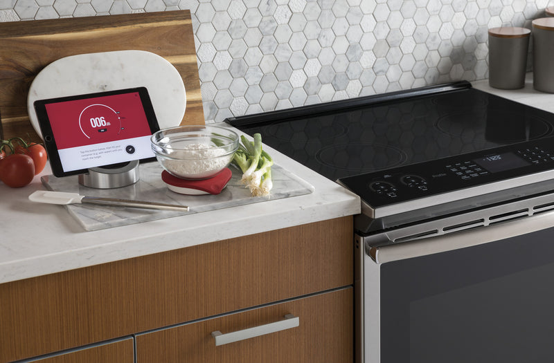 Cuisinière intelligente à induction Profile de 5,3 pi³ avec convection européenne véritable - acier inoxydable résistant aux traces de doigts - PCHS920YMFS