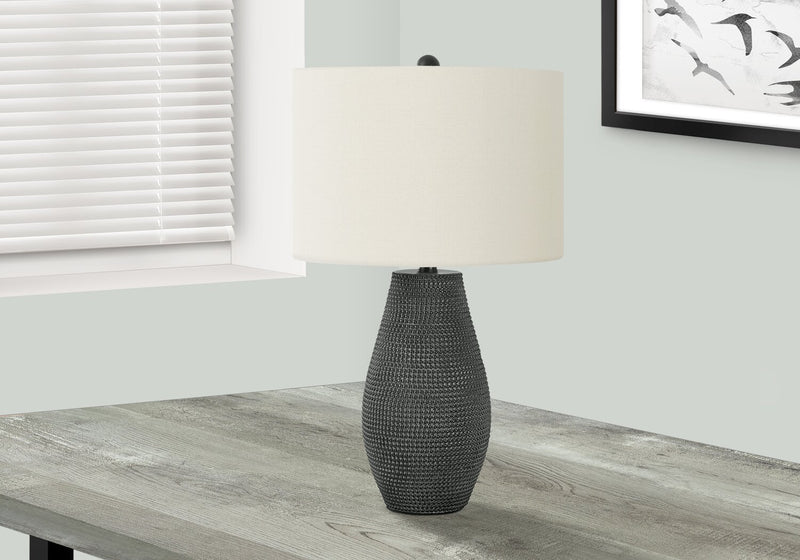 Lampe de table texturée de 24 po noire avec abat-jour cylindrique