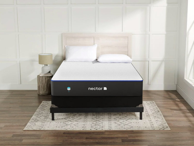 Matelas semi-ferme dans une boîte Classic de Nectar pour lit simple