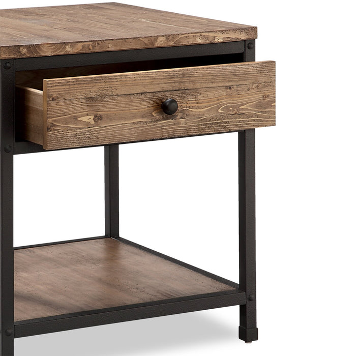 Table de bout rustique Giana de 22 po avec rangement et tablette - pin vieilli brun avec armature en métal noir