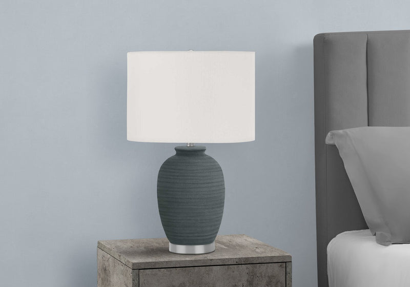 Lampe de table de 24 po en céramique bleue avec base argentée