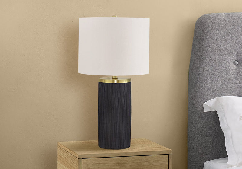 Lampe de table de 24 po béton noir avec touches dorées et abat-jour ivoire
