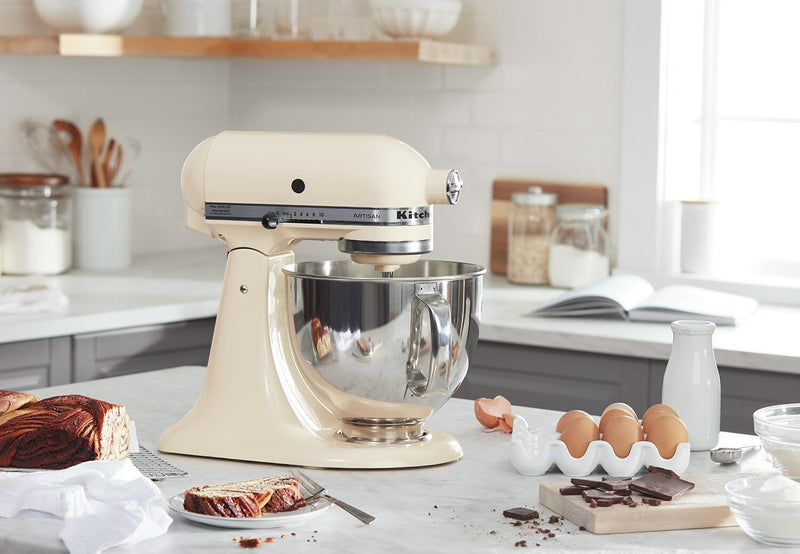 Batteur sur socle à tête inclinable KitchenAid de 5 pintes de la série Artisan - KSM150PSAC