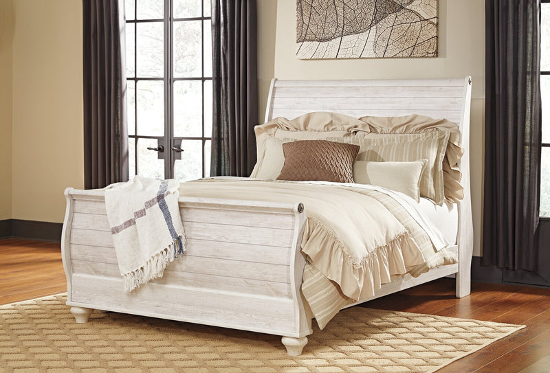 Ensemble de chambre à coucher Willowton 5 pièces avec lit-bateau, commode et miroir, blanchi - format grand lit