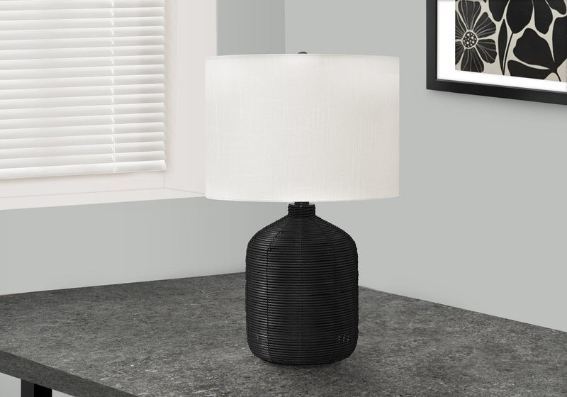 Lampe de table de 23 po en rotin noir