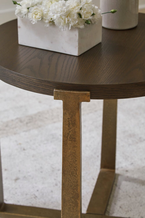 Table de bout ronde contemporaine Terza de 23,5 po - dessus en bois brun foncé avec pattes en métal bronze