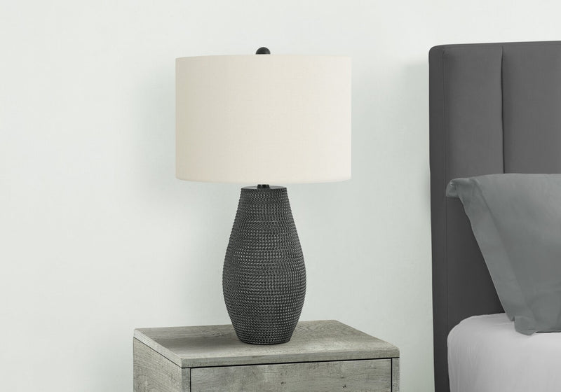 Lampe de table texturée de 24 po noire avec abat-jour cylindrique
