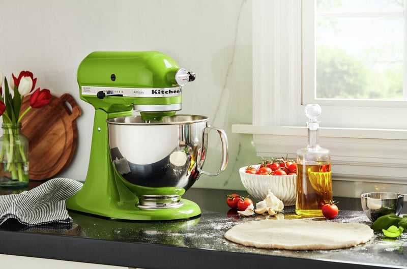 Batteur sur socle à tête inclinable KitchenAid de 5 pintes de la série Artisan - KSM150PSMA