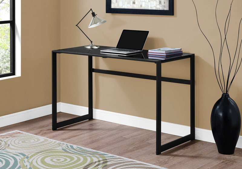 Bureau Kyle de 48 po avec dessus en verre - noir