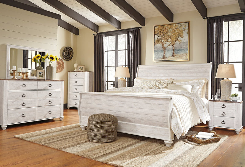 Ensemble de chambre à coucher Willowton 5 pièces avec lit-bateau, commode et miroir, blanchi - format très grand lit