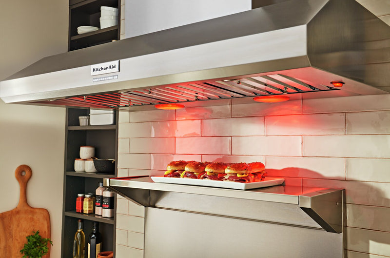 Hotte de cuisinière murale à pavillon KitchenAid de style commercial de 48 po - KVWC958KSS
