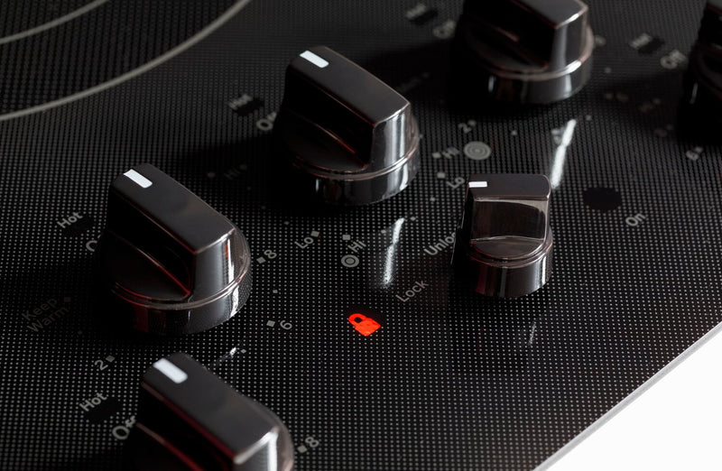 Surface de cuisson électrique GE de 30 po à 5 éléments - noire - JEP5030DTBB