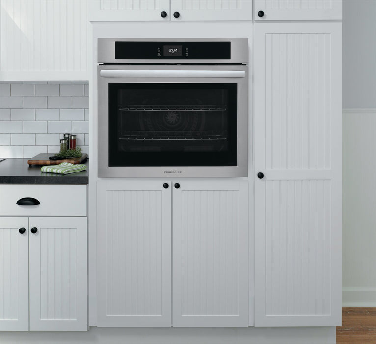 Four mural simple électrique Frigidaire de 5,3 pi³ et de 30 po avec convection à ventilateur - acier inoxydable - FCWS3027AS