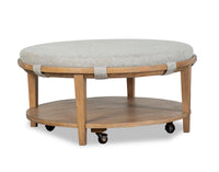 Table à café ronde moderne Rhett de 38 po avec tablette et roulettes - bois brun clair avec coussin gris