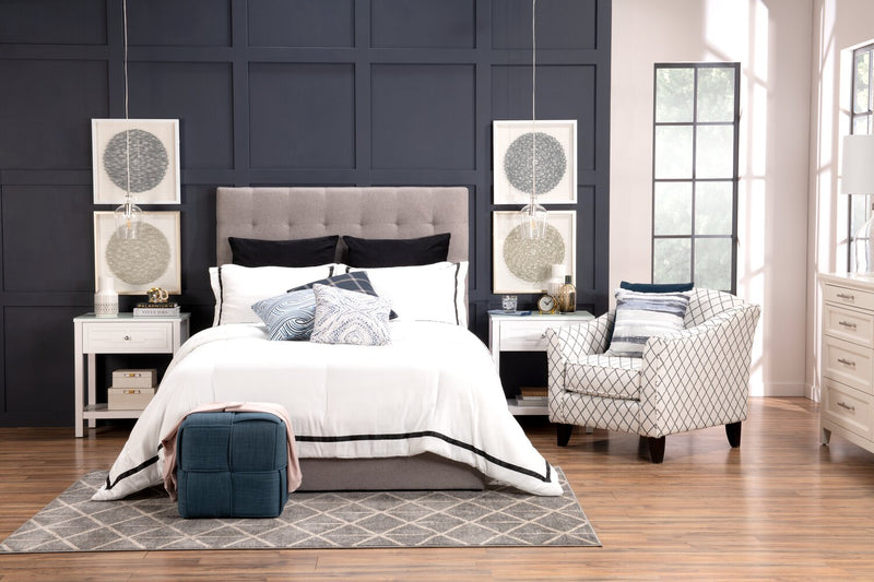 Lit plateforme rembourré Jace en tissu taupe capitonné avec rangement - format lit double