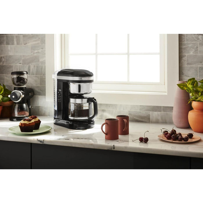 Cafetière à filtre KitchenAid de 12 tasses avec fonction pause et verser - KCM1209OB 
