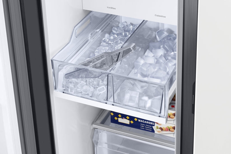 Réfrigérateur Samsung de 22,6 pi³ et de 36 po à compartiments juxtaposés avec zone de boissons Beverage CenterMC - verre blanc - RS23CB760012AA