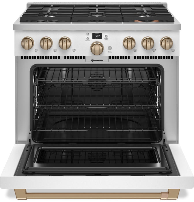 Cuisinière intelligente hybride Café de 5,7 pi³ avec convection européenne véritable et grilles autonettoyantes - blanc mat - C2Y366P4TW2