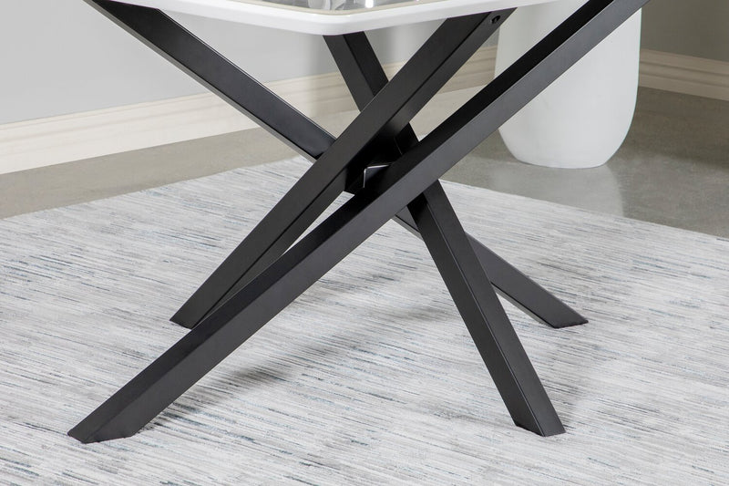Ensemble de salle à manger Bari 5 pièces en métal avec table de 63 po (L) avec dessus en céramique d’apparence marbre et 4 chaises pivotantes grises