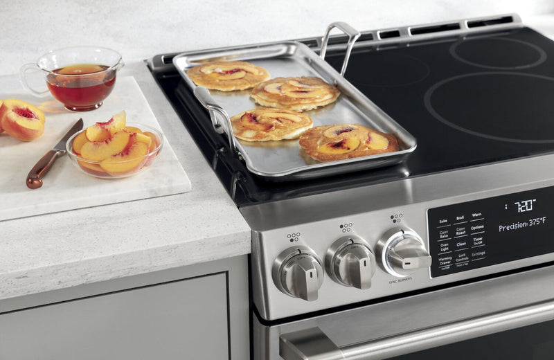 Cuisinière intelligente électrique Café de 5,7 pi³ avec caméra dans le four et capteur sur la surface de cuisson - acier inoxydable - CHS90XP2MS1
