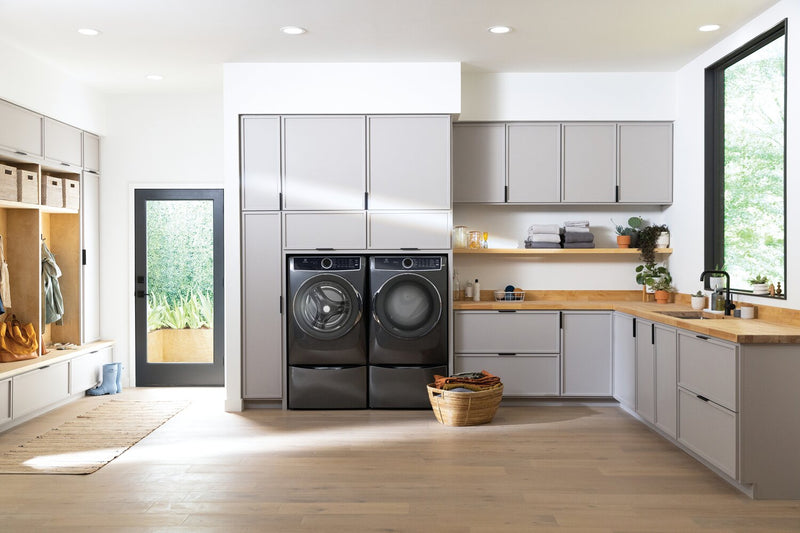 Laveuse à chargement frontal de 5,2 pi³ et sécheuse à gaz de 8 pi³ de Electrolux – titanes