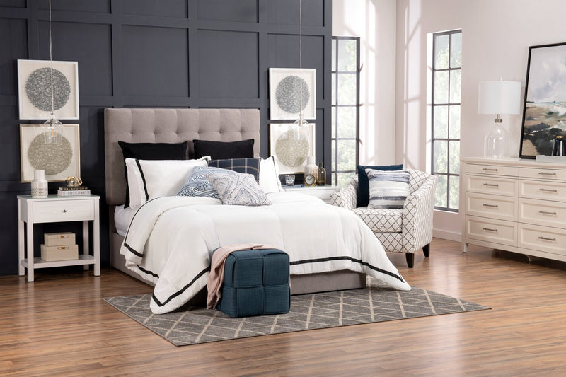 Lit plateforme rembourré Jace en tissu taupe capitonné avec rangement - format lit double