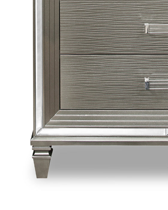 Commode verticale somptueuse Max de 38 po (L) x 54,3 po (H) à 5 tiroirs pour la chambre à coucher - argentée