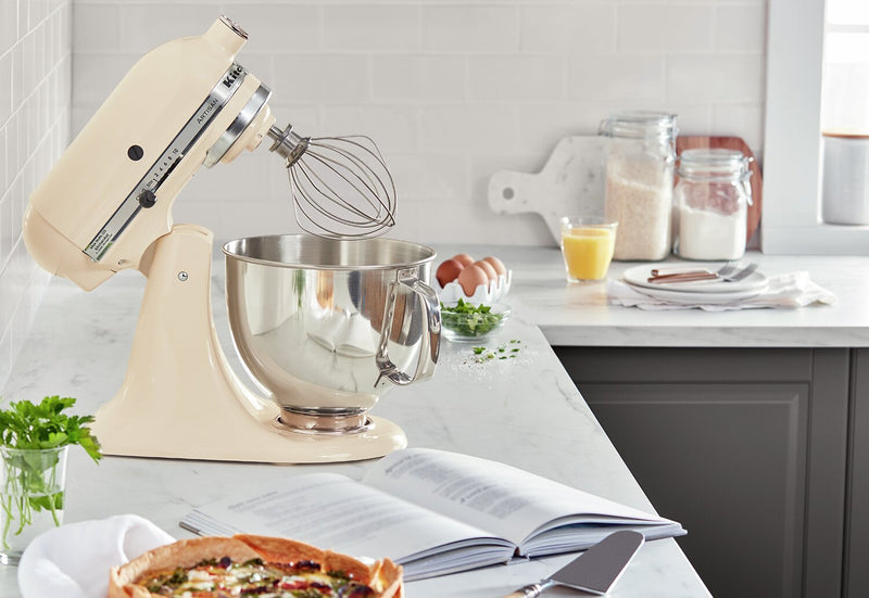 Batteur sur socle à tête inclinable KitchenAid de 5 pintes de la série Artisan - KSM150PSAC