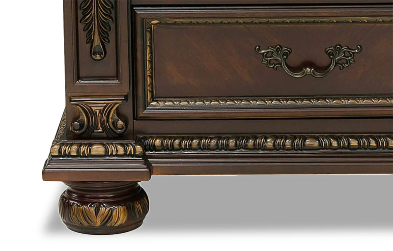 Table de nuit Wynn de 31 po (L) x 29,5 po (H) à 3 tiroirs - brun cerisier