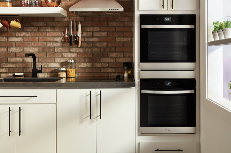 Four mural double électrique Whirlpool de 5,8 pi³ et de 24 po avec convection véritable - acier inoxydable résistant aux traces de doigts - WOD52ES4MZ